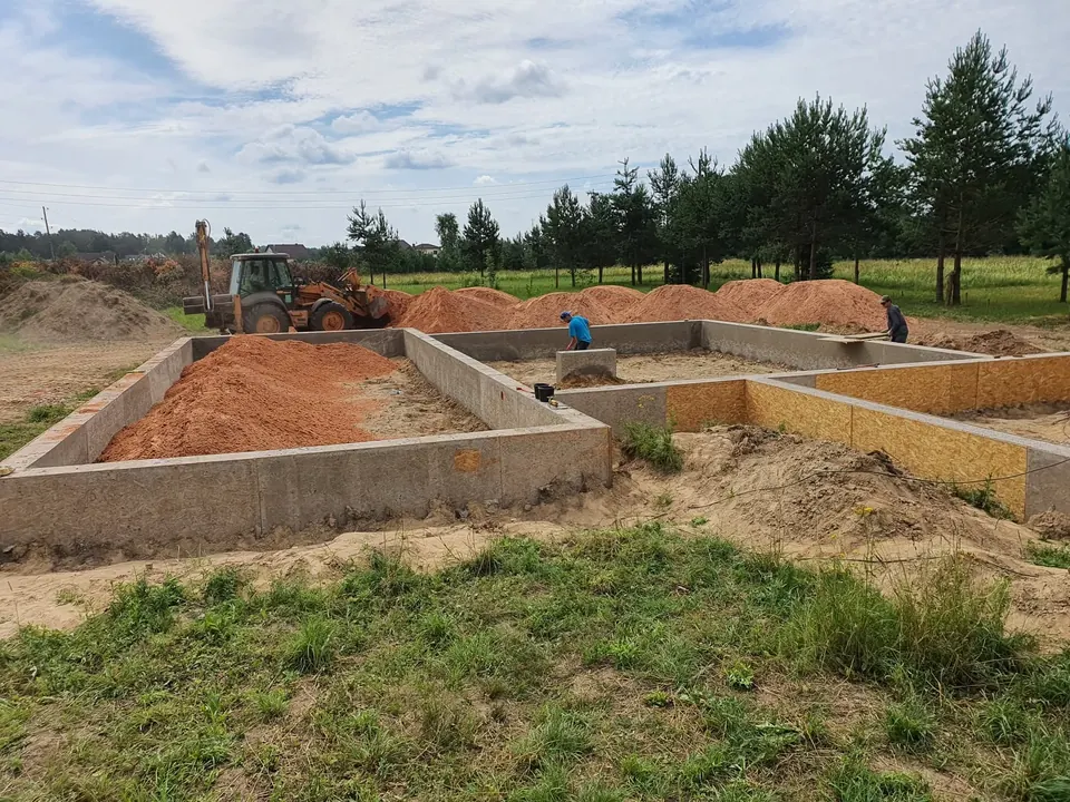 Monolīto pamatu plātnes un veidņu betonēšana
